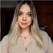 Diseñadora de vestuario trabajando en Disneyland París actualmente